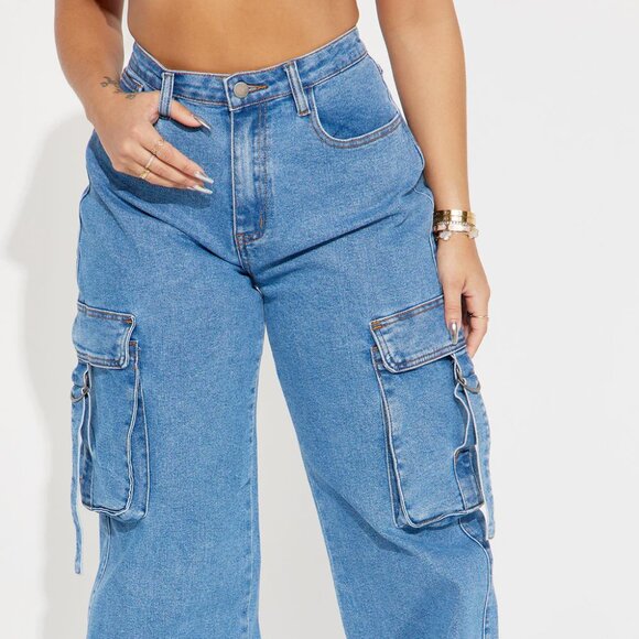 Love Hurts Ankle Strap Cargo Jeans || Medium Blue Wash - Picture 2 of 9